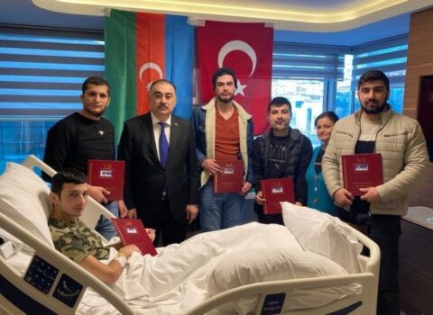 Səfir Türkiyədə müalicə alan qaziləri ziyarət etdi