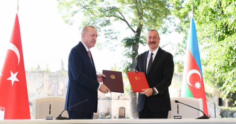 Prezident: “Şuşa Bəyannaməsini imzalamaqla Türkiyə ilə bir olduğumuzu bəyan etdik” Prezident: “Şuşa Bəyannaməsini imzalamaqla Türkiyə ilə bir olduğumuzu bəyan etdik”