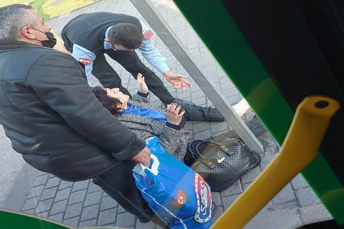 Bakıda marşrut avtobusu yaşlı qadını VURDU