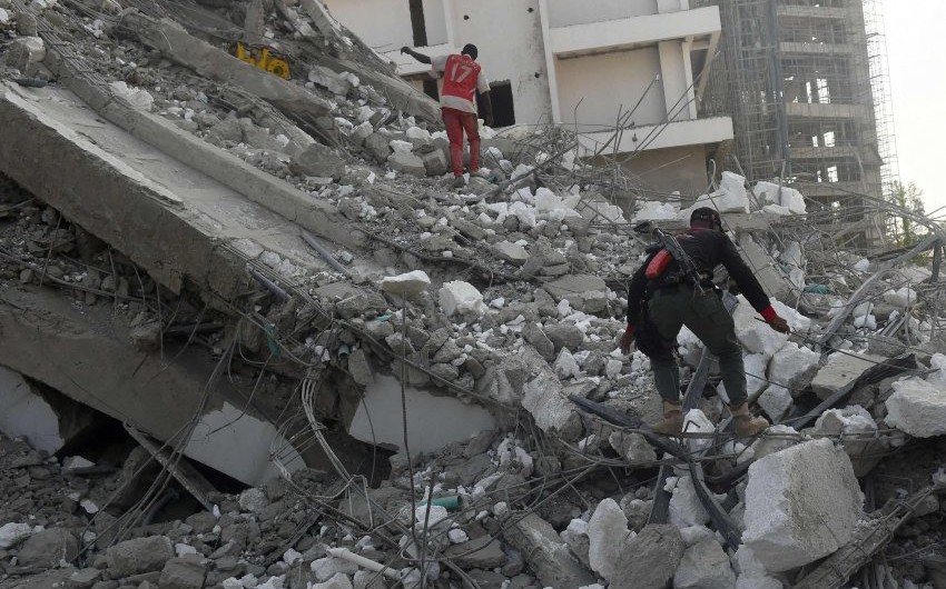 Nigeriyada tikilməkdə olan bina uçdu - Dağıntılar altında qalanlar var
