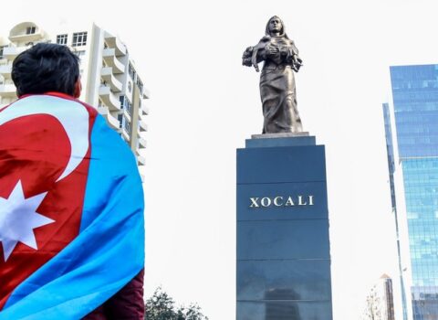 Prezident və birinci xanım Xocalı soyqırımının 30-cu ildönümü ilə əlaqədar ümumxalq yürüşündə iştirak edir – YENİLƏNİB