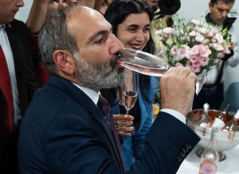 Paşinyan içib, Putini təhqir etdi