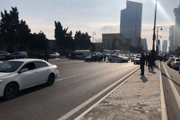 Heydər Əliyev prospektindəki ağır qəzanın görüntüləri - YENİLƏNİB + FOTO/VİDEO