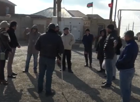 Atyalı sakinləri ETİRAZ EDİR: “Gör hansı zəmanədə yaşayırıq ki, odun yandırırıq” – VİDEO