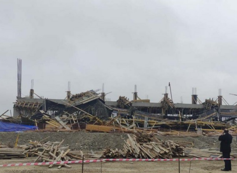 Bakıda tikilməkdə olan bina çökdü: Xəsarət alanların sayı AÇIQLANDI – YENİLƏNİB