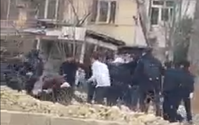 Bakıda məktəblilər arasında kütləvi dava - VİDEO