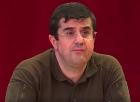 Arayik: “Qərb üçüncü ölkədə görüş təşkil etmək istədi, Bakı imtina etdi”