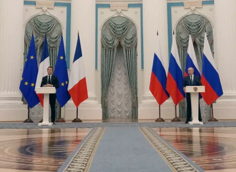 “Nədir, NATO ilə müharibə etməliyik? – Putin-Makron görüşündə gərgin DİALOQ