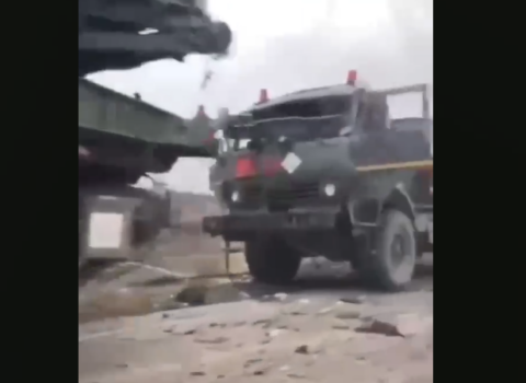 Ukrayna ordusu Xersonda rus qoşunlarına aid kolonu MƏHV ETDİ – VİDEO – ÖZƏL