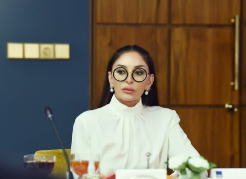“Biz hamımız dostluq edirdik, əlbir idik, heç bir pislik gözləmirdik” – Mehriban Əliyeva