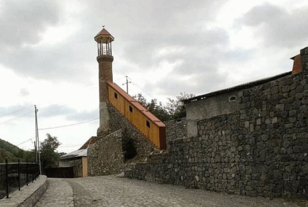 Minarəsinin bərpasına 1 milyon manat ayrılan məscidin təmirində yeyintiyə yol verilib