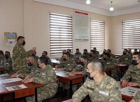 Hərbçilərin maarifləndirilməsi ilə bağlı tədbirlər keçirildi