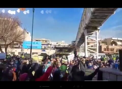 İranda müəllimlər yenidən etiraz aksiyaları keçirdilər