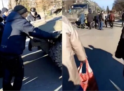 Ukraynalılar silahsız Rusiya tanklarının qarşısına çıxdılar – ŞOK VİDEO