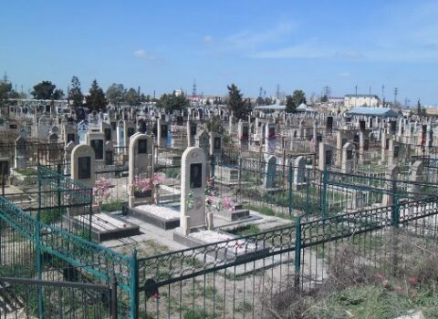 Dayısının məzarından oğurluq edən şəxs ƏLƏ KEÇDİ – FOTO
