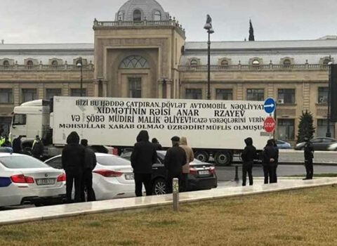 Bakıda yolu bağlayan yük avtomobilləri ilə bağlı RƏSMİ AÇIQLAMA