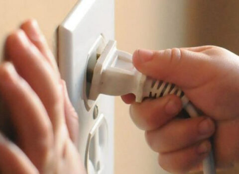 Şəmkirdə 13 yaşlı uşağı elektrik cərəyanı vurdu