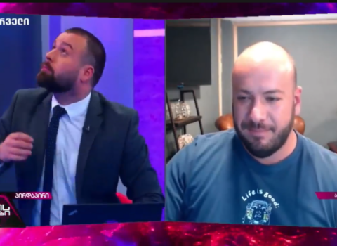 Gürcüstan telekanalının efirində zəlzələnin baş vermə anları – VİDEO