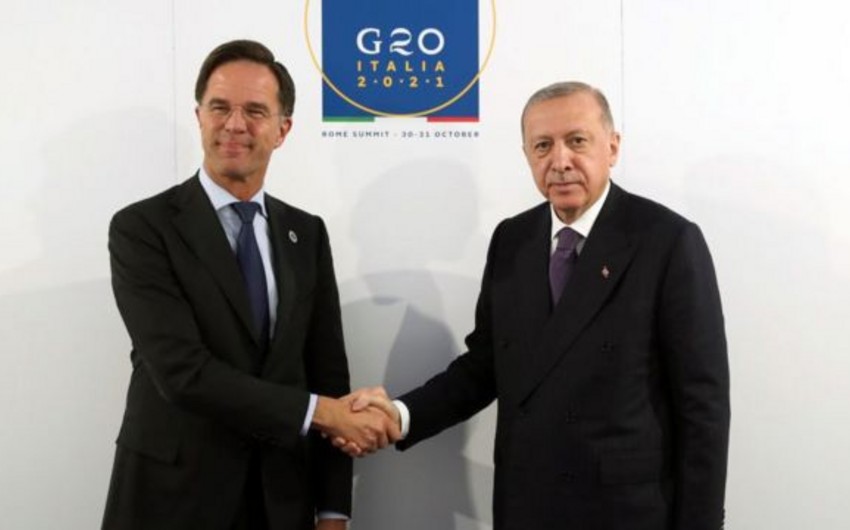 Ərdoğan Niderlandın Baş naziri ilə danışdı