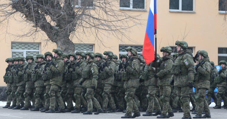 Putin ordunun sayını 1,5 milyon nəfərə çatdırmağı ƏMR ETDİ