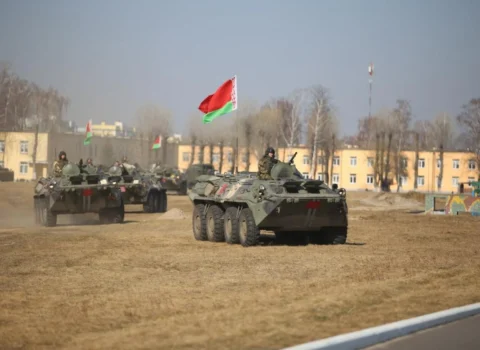 Belarus qoşunları poliqonlara ÇIXARILDI