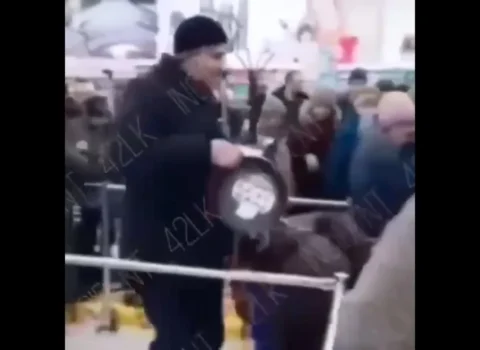Kemerovoda ruslar tava və sabun uğrunda QIRĞINA ÇIXDILAR – VİDEO