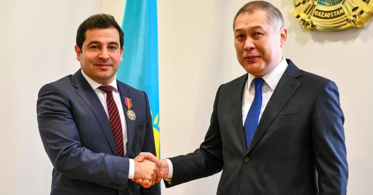 Türk Akademiyasının vitse-prezidenti Qazaxıstanın “Dostluq” ordeni ilə təltif edildi – FOTO Türk Akademiyasının vitse-prezidenti Qazaxıstanın “Dostluq” ordeni ilə təltif edildi – FOTO