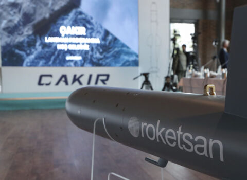 Türkiyə müdafiə sənayesinin daha bir UĞURU: “Çakır” qanadlı raketi təqdim edildi – FOTO/VİDEO