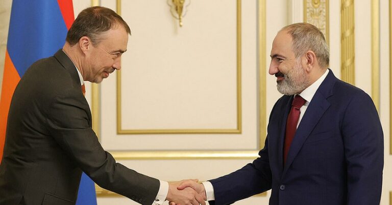 Nikol Paşinyan Aİ nümayəndəsi ilə sərhəd məsələsini MÜZAKİRƏ ETDİ Nikol Paşinyan Aİ nümayəndəsi ilə sərhəd məsələsini MÜZAKİRƏ ETDİ