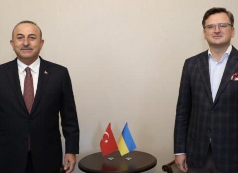 Çavuşoğlu Kuleba ilə Ukraynadan təxliyə məsələlərini müzakirə etdi