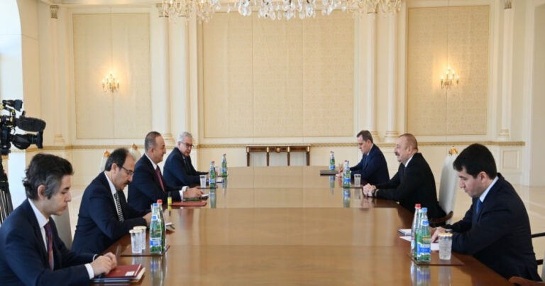 İlham Əliyev: “Prezident Ərdoğanla gələcək addımlarımızı birgə atırıq” İlham Əliyev: “Prezident Ərdoğanla gələcək addımlarımızı birgə atırıq”