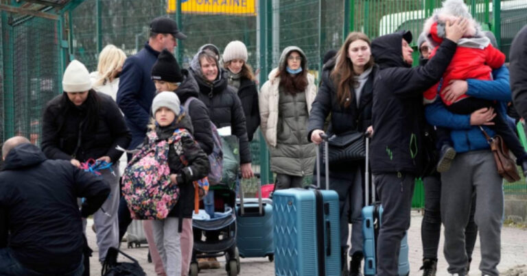 BMT: 3,8 milyon insan Ukraynanı tərk edib BMT: 3,8 milyon insan Ukraynanı tərk edib