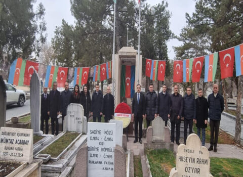 Türkiyədəki səfirlik əməkdaşları Rəsulzadənin məzarını ziyarət etdi