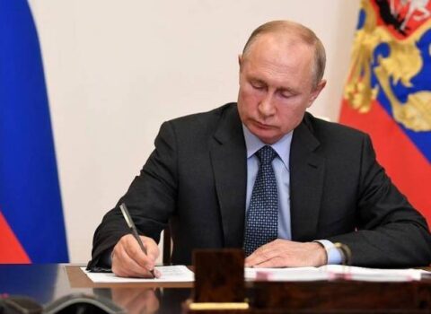 Putindən QƏRAR: 4 ekspert TŞ-dən çıxarıldı