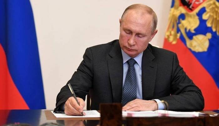 Putindən QƏRAR: 4 ekspert TŞ-dən çıxarıldı Putindən QƏRAR: 4 ekspert TŞ-dən çıxarıldı