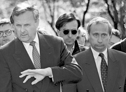 Putinin də iştirak etdiyi Barselona səfərində ayaqqabısı deşik rəhbər kim idi? – Maraqlı TƏFƏRRÜAT