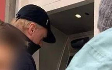 Putinin istefa verən nümayəndəsi İstanbulda bankomat qarşısında – FOTO