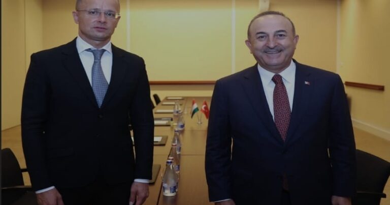Çavuşoğlu Siyarto ilə Ukraynanı MÜZAKİRƏ ETDİ Çavuşoğlu Siyarto ilə Ukraynanı MÜZAKİRƏ ETDİ