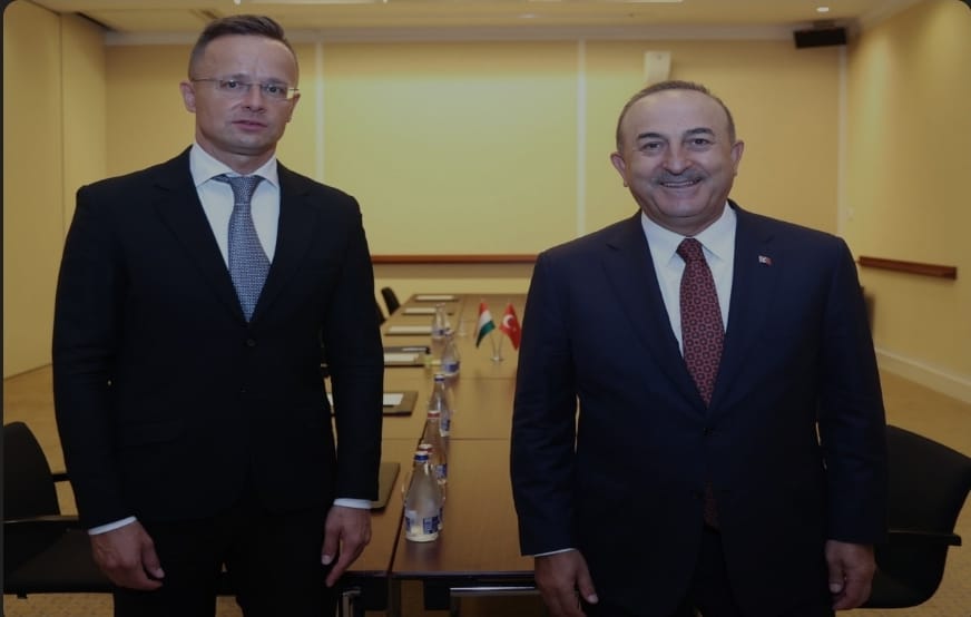 Çavuşoğlu Siyarto ilə Ukraynanı MÜZAKİRƏ ETDİ
