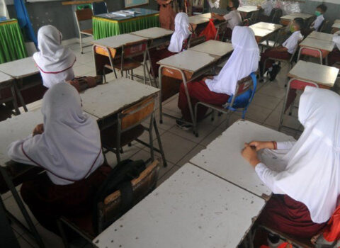 “İslam üçün əsas deyil” – Bu ölkə hicabı QADAĞAN ETDİ