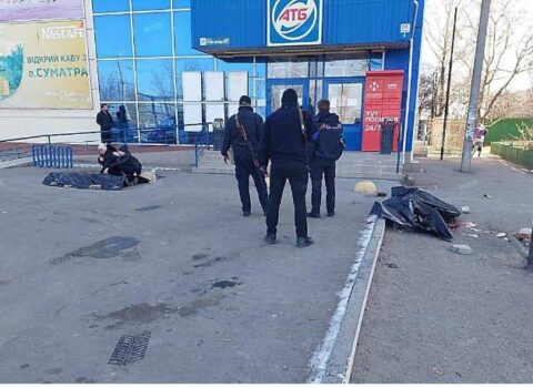 Rusiya hərbçiləri bankomat növbəsində olan vətəndaşları bombaladı – 9 ölü, 13 yaralı var