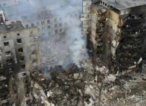 Rusiya ordusu qocalar evini bombaladı – 56 nəfər öldü