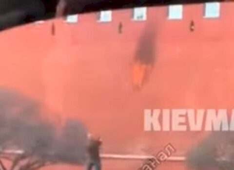 Rusiyada etiraz: Kremlə “Molotov kokteyli” atdılar – VİDEO