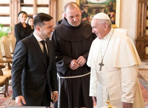 Zelenski Roma Papasını vasitəçilik etməsi üçün Ukraynaya dəvət etdi – FOTO