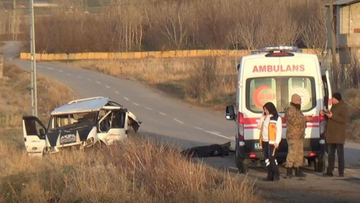 Türkiyədə ağır QƏZA: Mühacirləri daşıyan mikroavtobus AŞDI – 4 ölü, 25 yaralı Türkiyədə ağır QƏZA: Mühacirləri daşıyan mikroavtobus AŞDI – 4 ölü, 25 yaralı