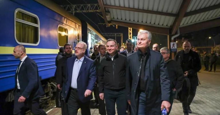 Dörd ölkənin prezidenti Kiyevdə Zelenski ilə GÖRÜŞDÜLƏR – FOTO + YENİLƏNİB Dörd ölkənin prezidenti Kiyevdə Zelenski ilə GÖRÜŞDÜLƏR – FOTO + YENİLƏNİB