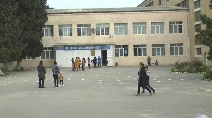 Azərbaycanda məktəbdə rüşvət qalmaqalı: Direktorun səs yazısı – VİDEO Azərbaycanda məktəbdə rüşvət qalmaqalı: Direktorun səs yazısı – VİDEO