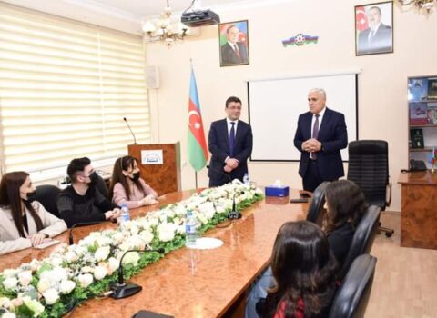 MEDİA-nın İcraçı direktoru Əhməd İsmayılov Bakı Slavyan Universitetində görüş keçirib