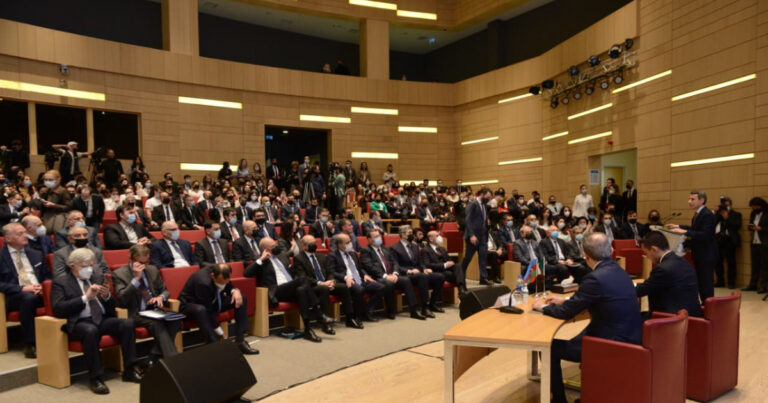 Azərbaycan-İtaliya əlaqələrinə həsr olunmuş konfrans keçirildi Azərbaycan-İtaliya əlaqələrinə həsr olunmuş konfrans keçirildi