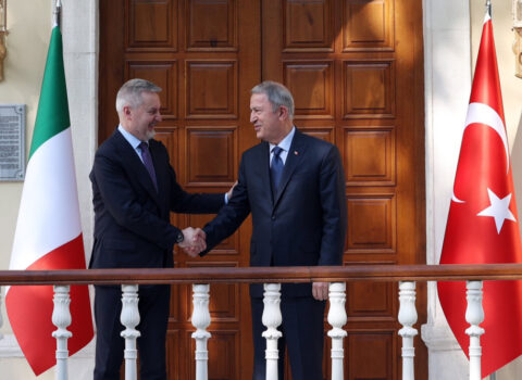 Hulusi Akar italiyalı həmkarı ilə görüşdü